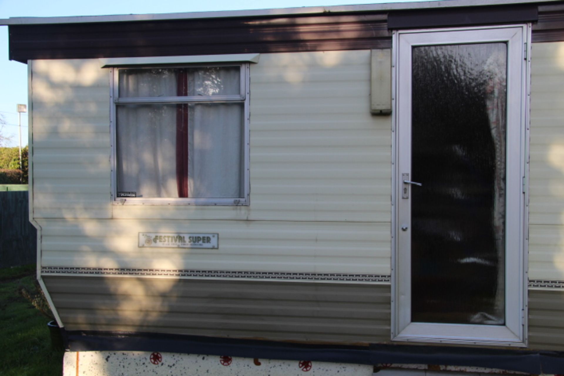 V Car Park - Atlas "Festival Super" Static Caravan 35ft Long 12Ft Wide With Three Bedrooms (Buyer To - Image 3 of 3