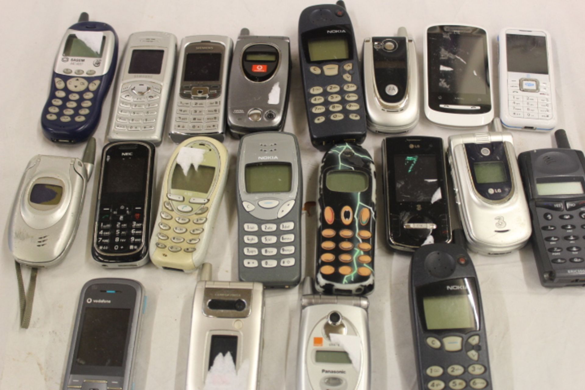 20 Mobile Phones Including Three