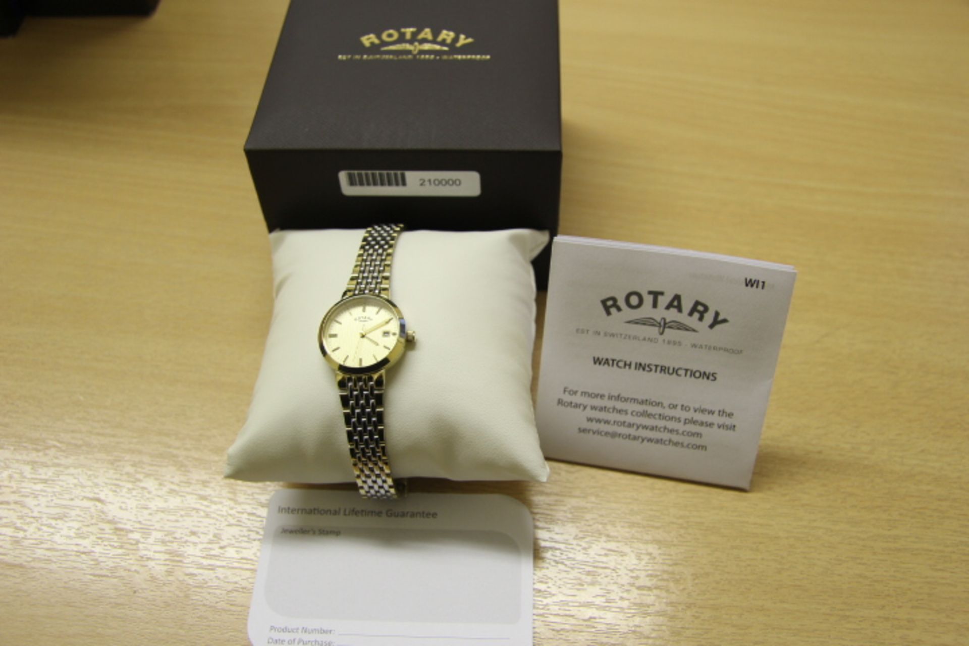 V Ladies Rotary Date Face Circular Bracelet Strap Watch RRP £99.99 - Image 2 of 2