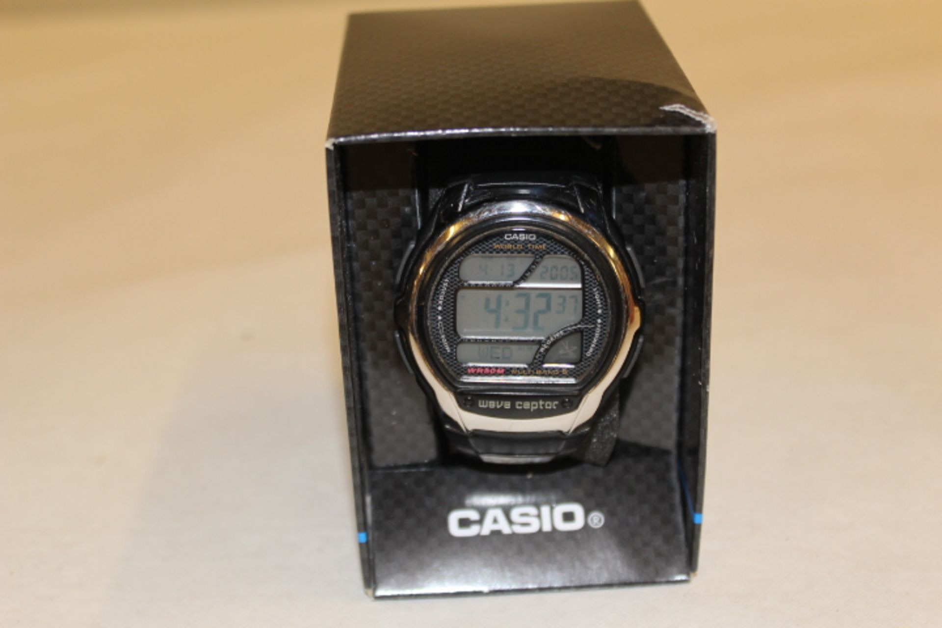 V Gents Casio Digital World Time Wave Ceptor Watch With Box & Papers