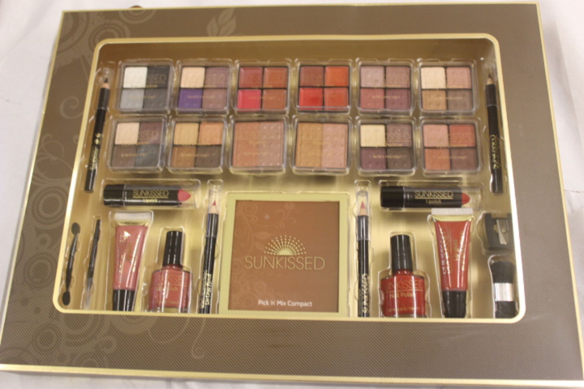 V Sunkissed Beautiful & Bronzed Gift Set RRP £39.95