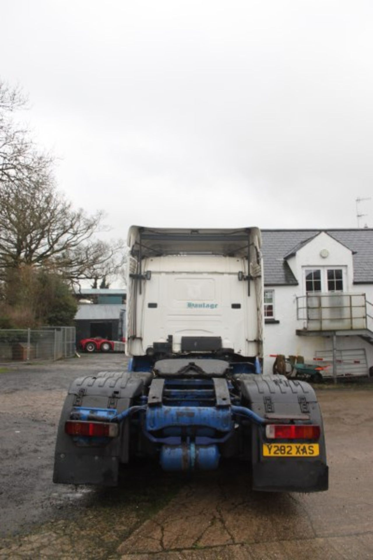 Y282 KAS 2001 Scania 164L V8 580 6 x 2 tractor unit
 
No PSV or TAX - Image 4 of 6