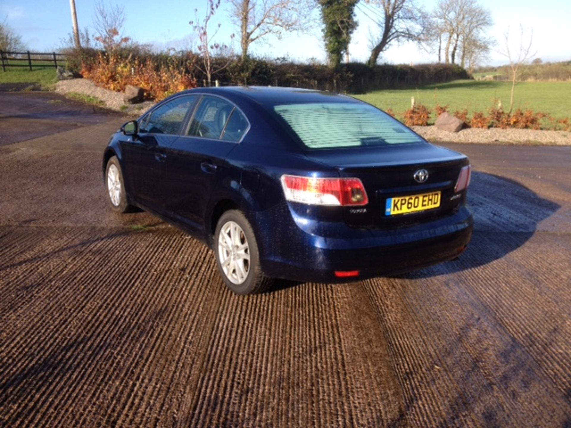 Reg: KP60 EHD 2011 Toyota Avensis D4D, manual, 103'000 miles, sat nav and aircon - Image 4 of 9