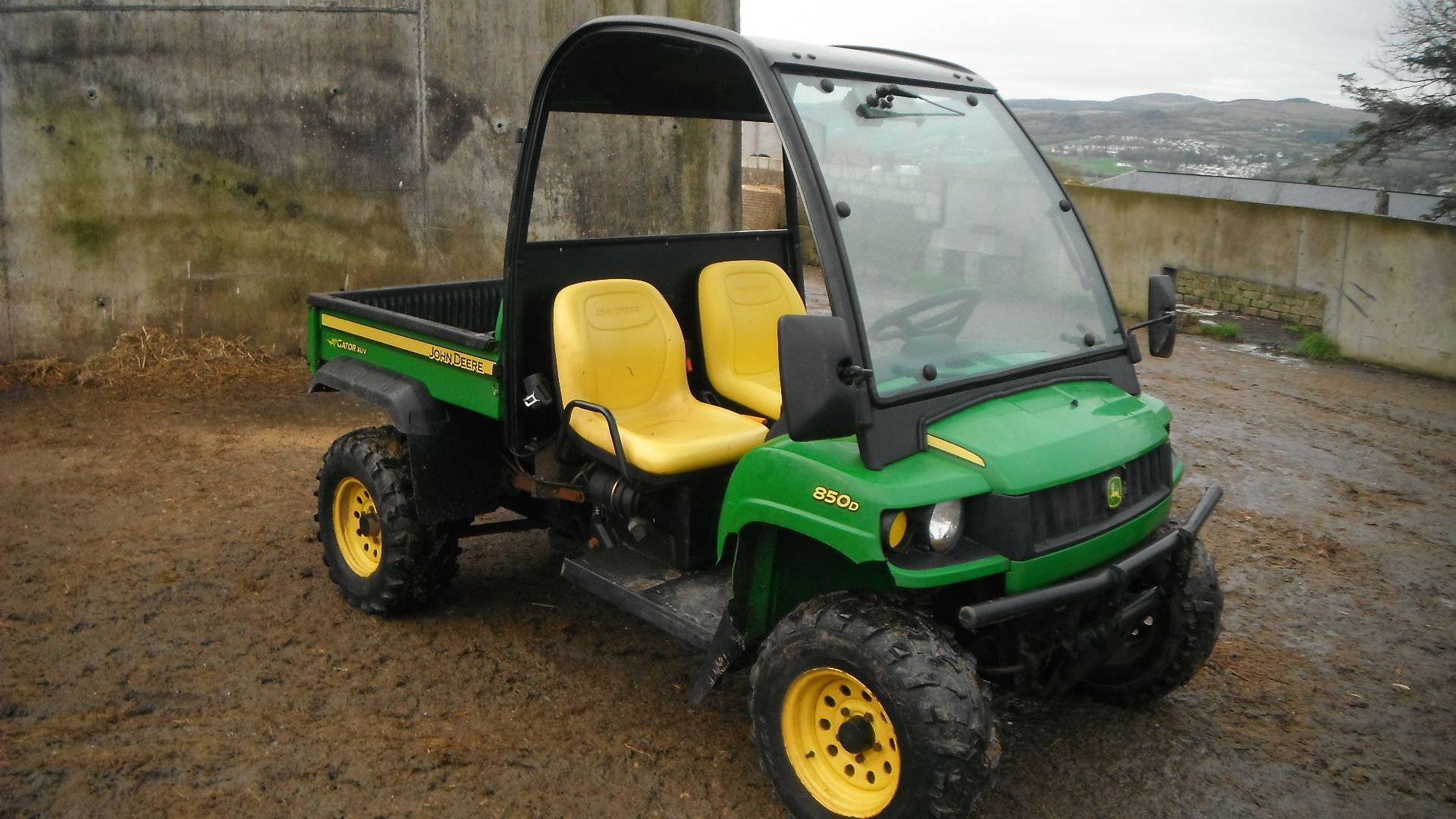 2010 John Deere 850D Gator, 1947 hours