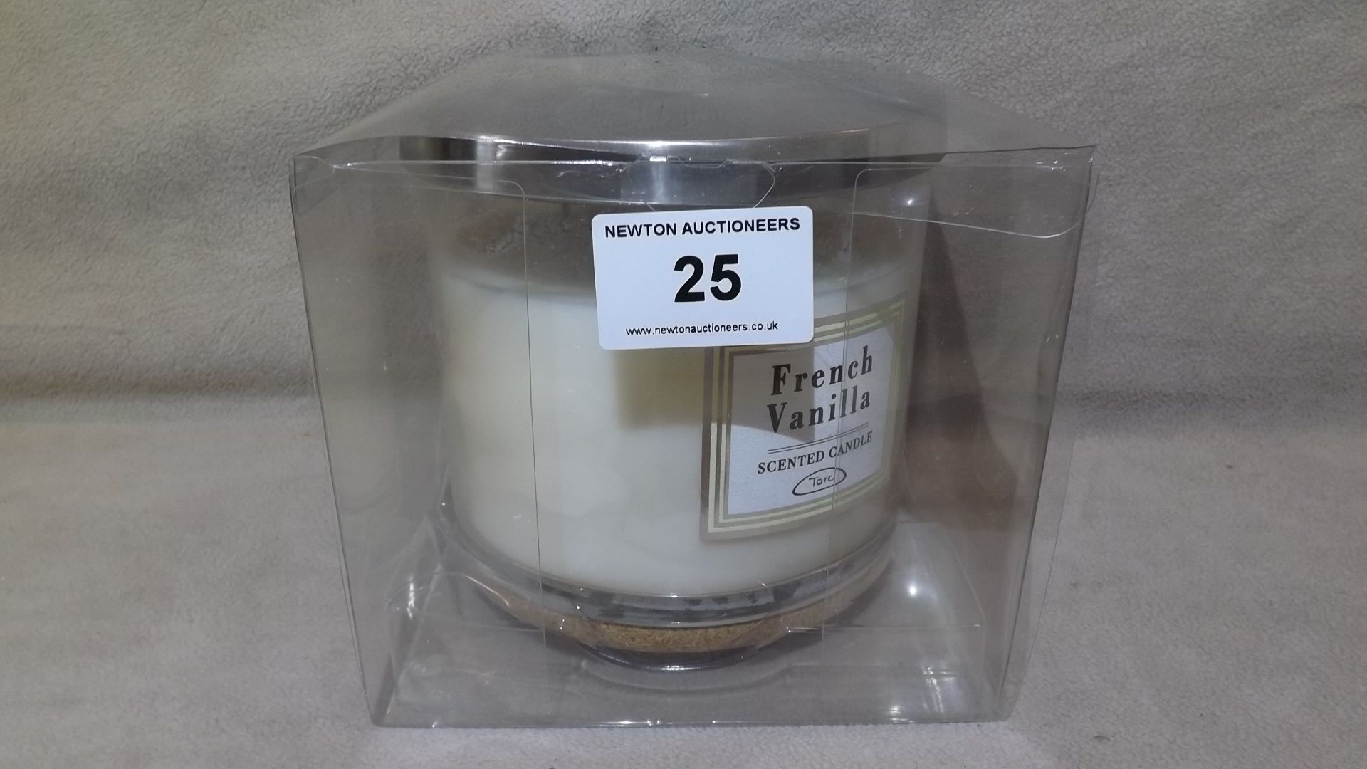 1 BOXED FRENCH VANILLA SCENTED CANDLE RRP £36.99