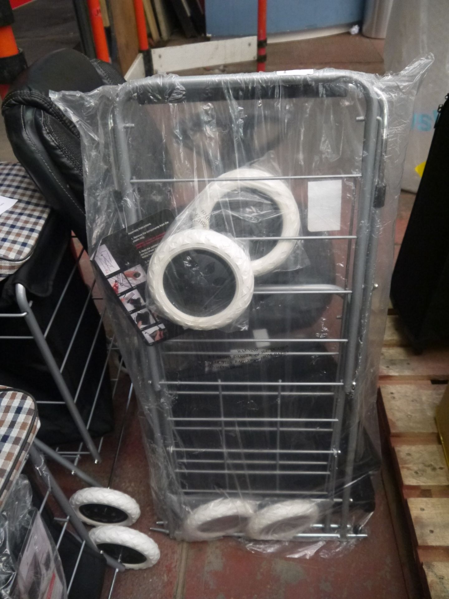 Eclipse 4 wheel shopping trolley, looks new still wrapped