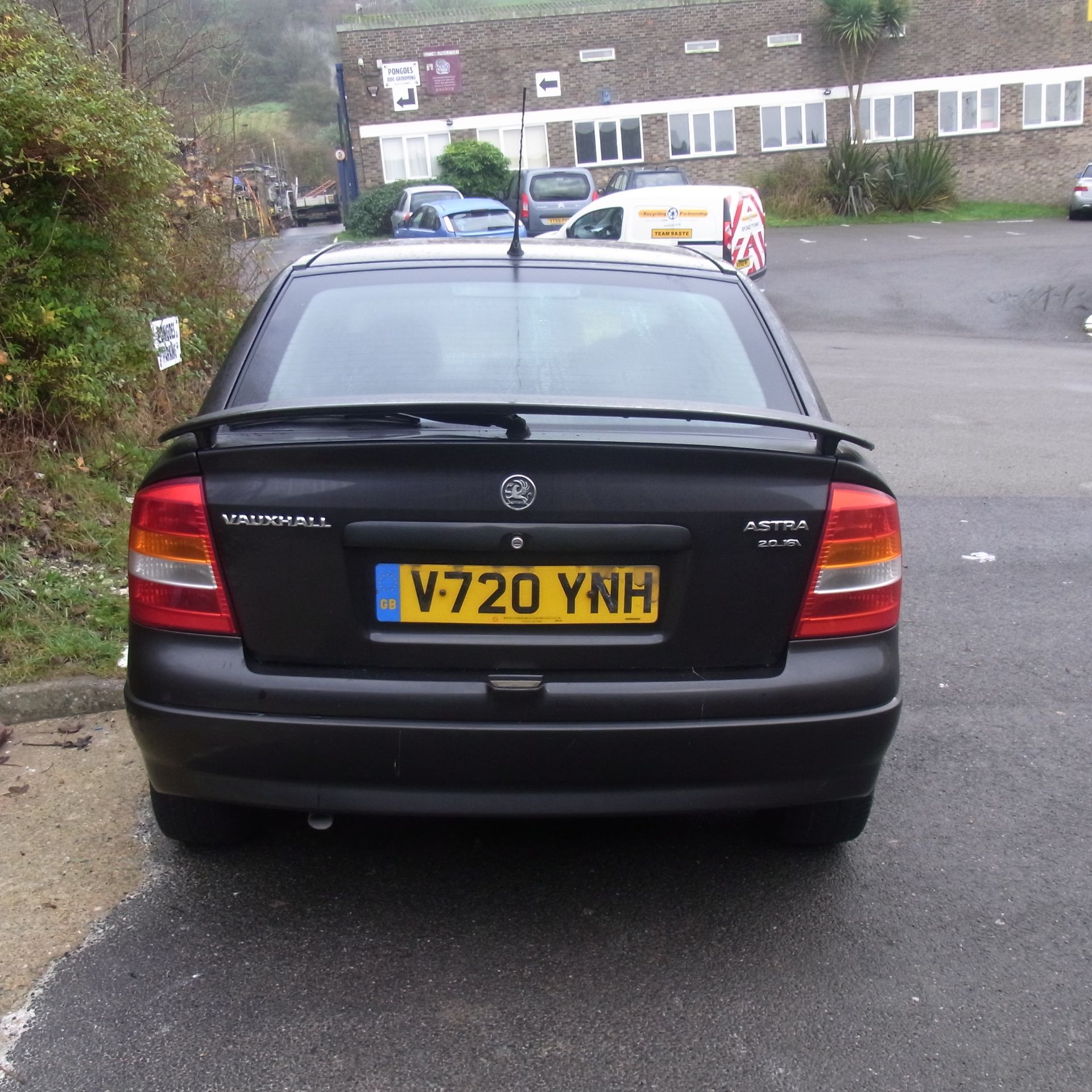 Lot 6 - V720 YNH Vauxhall Astra SRI 16V with V5 - Image 3 of 3