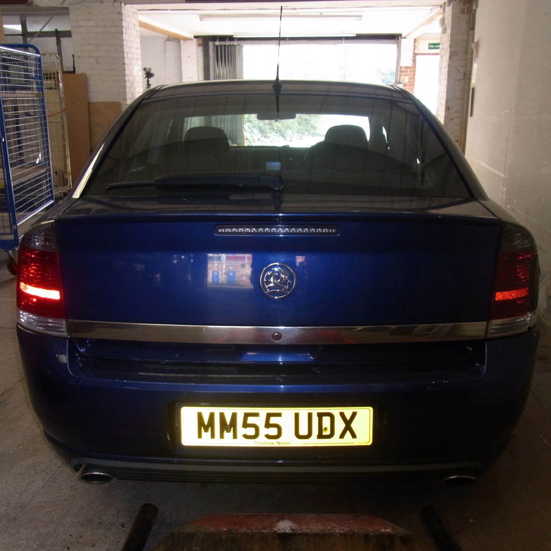 Lot 11 – MM55 UDX Vauxhall Vectra SRI with V5 - Image 3 of 3