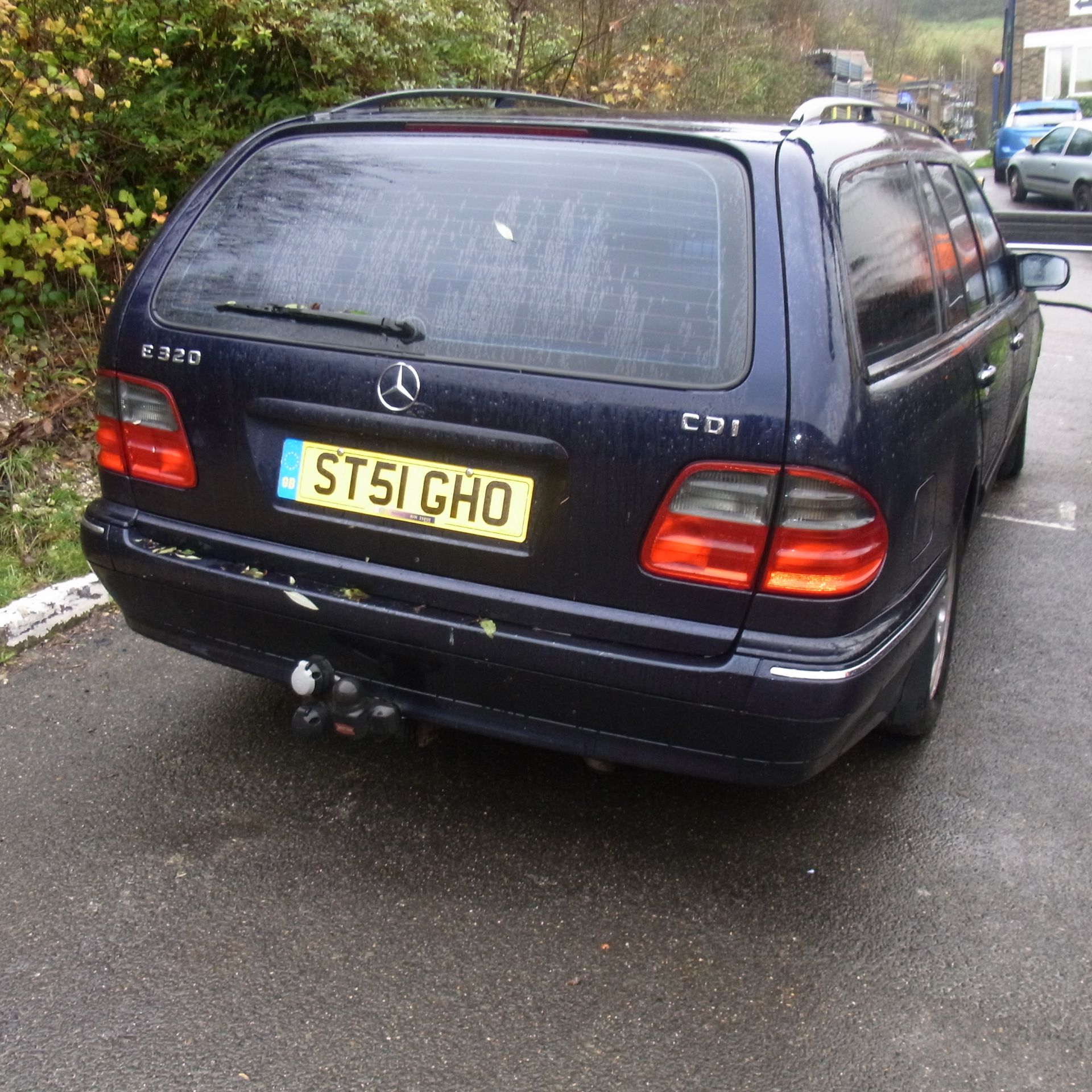 Lot 02 – ST51 GHO Mercedes E320 CDI Avantgarde Auto with V5 - Image 3 of 3