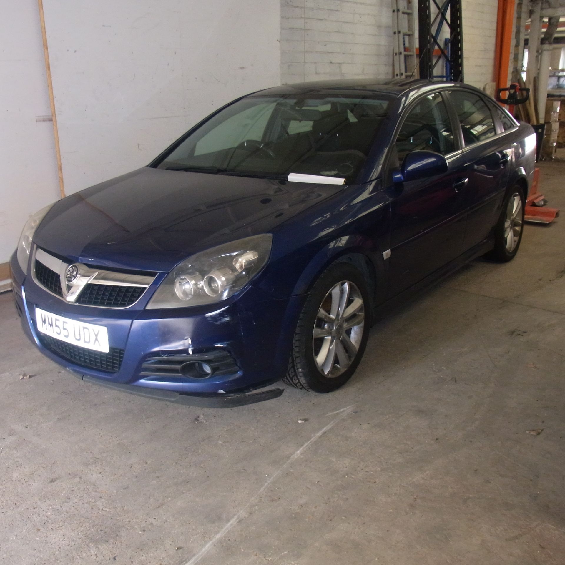 Lot 11 – MM55 UDX Vauxhall Vectra SRI with V5 - Image 2 of 3