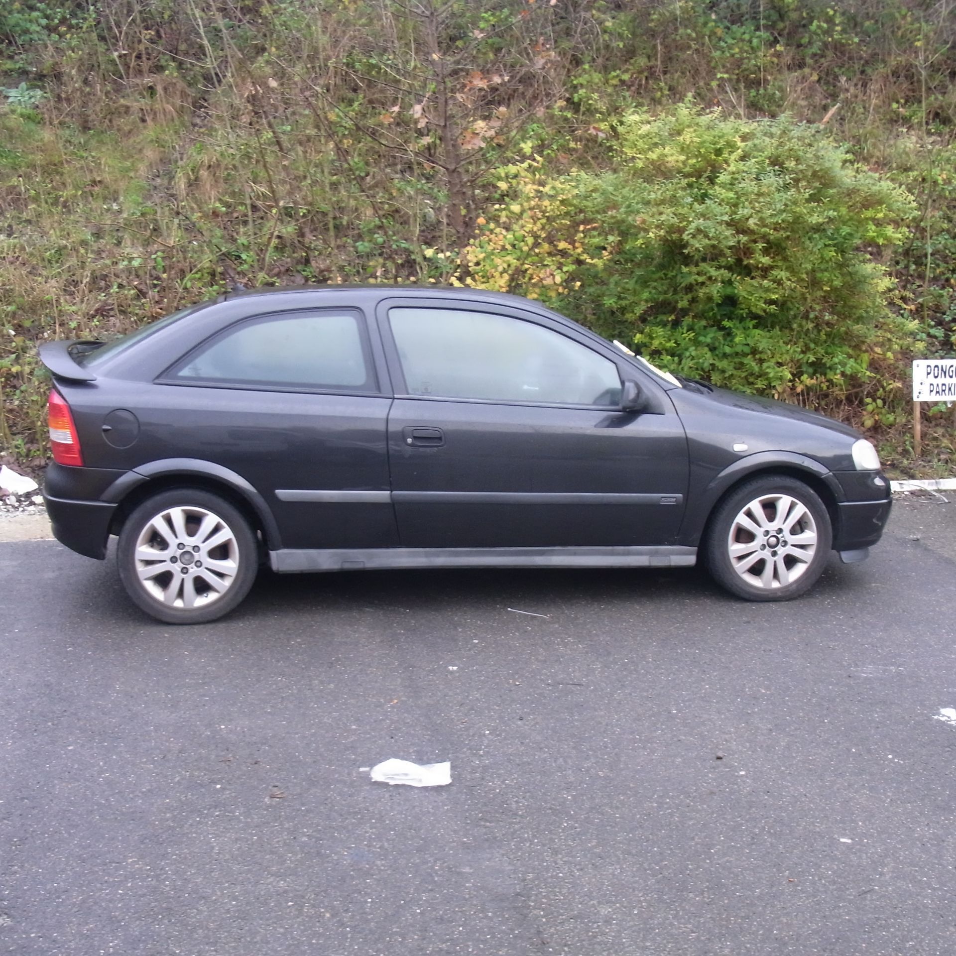 Lot 6 - V720 YNH Vauxhall Astra SRI 16V with V5 - Image 2 of 3