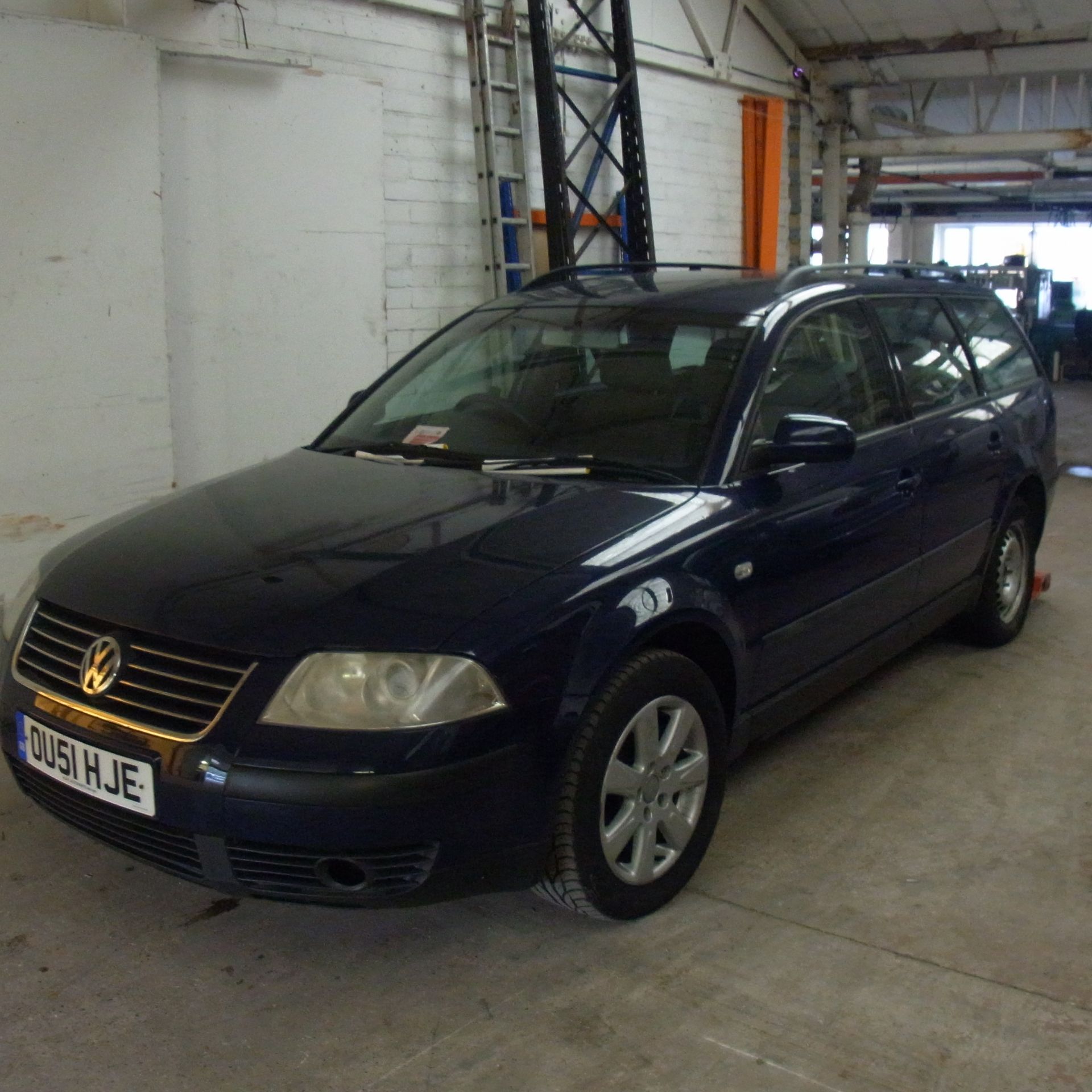 OU51 HJE Volkswagen Passat S TDI with V5 - Image 2 of 3