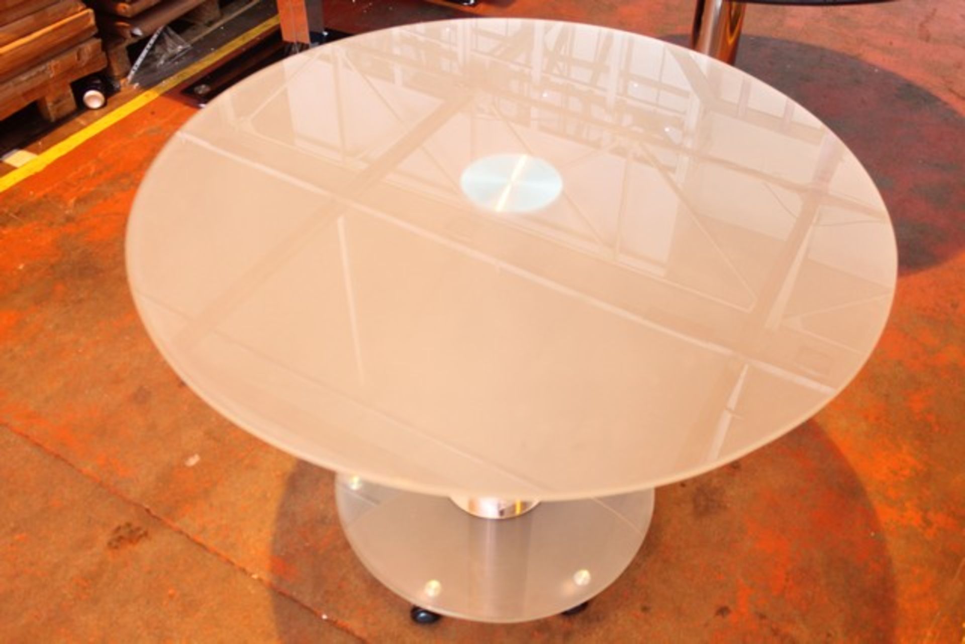 1 x VENICE LARGE 120CM CLEAR GLASS AND CHROME DINING TABLE RRP £320  *PLEASE NOTE THAT THE BID PRICE