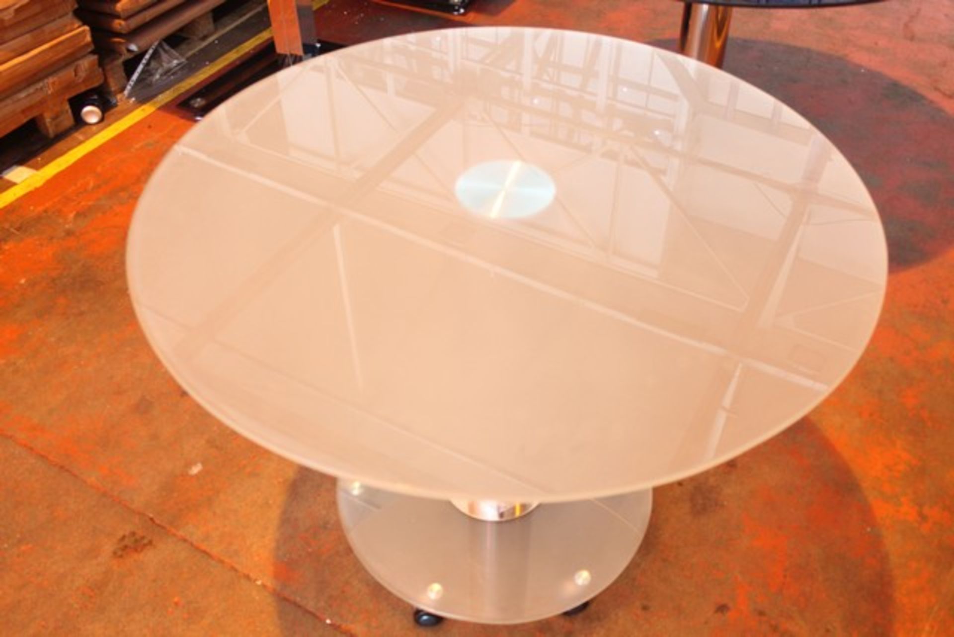 1 x VENICE LARGE 120CM CLEAR GLASS AND CHROME DINING TABLE RRP £320  *PLEASE NOTE THAT THE BID PRICE