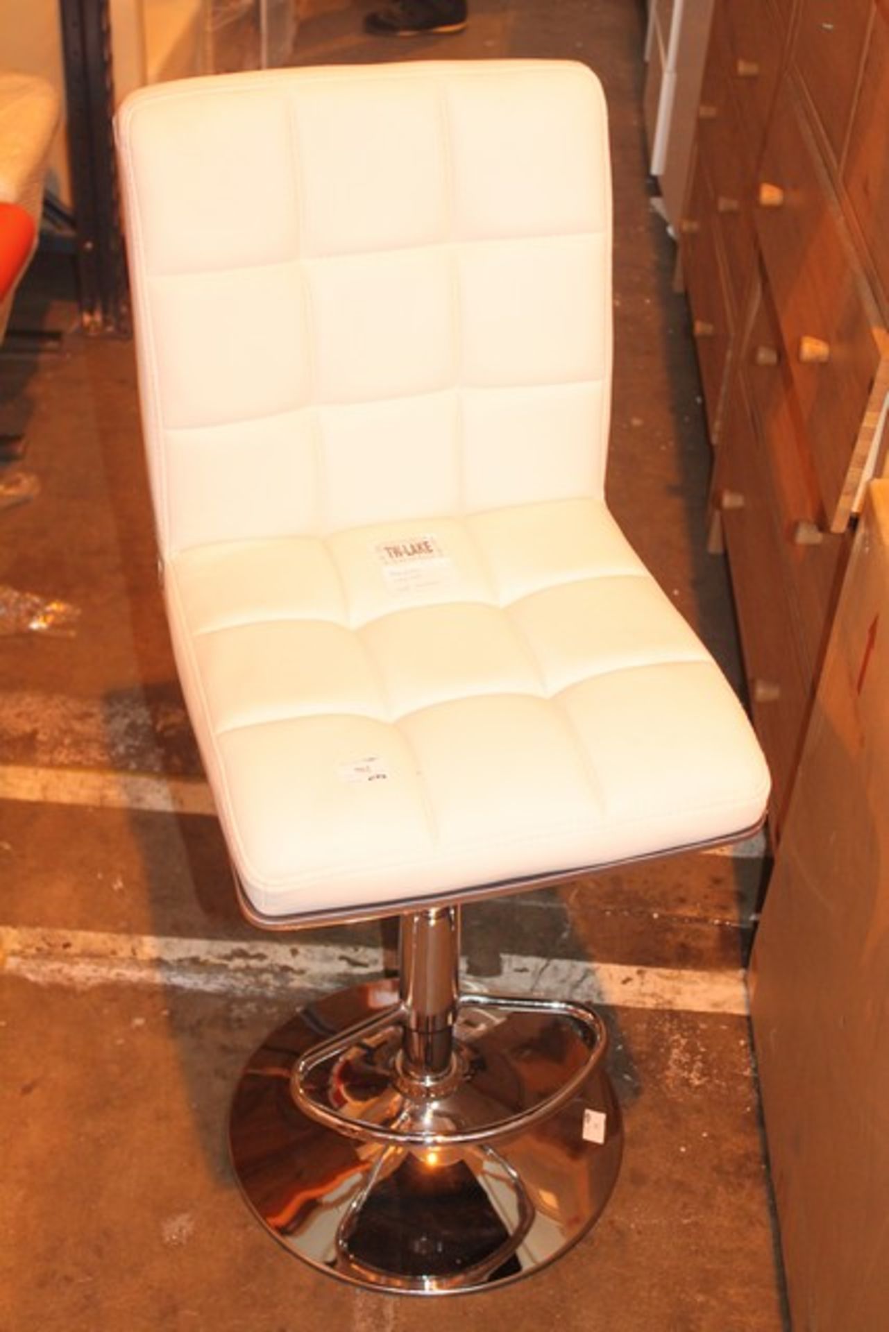 2 x ASSORTED BAR CHAIRS TO INCLUDE LEATHER AND CHROME GAS LIFT SWIVEL BAR STOOLS AND RED LEATHER AND