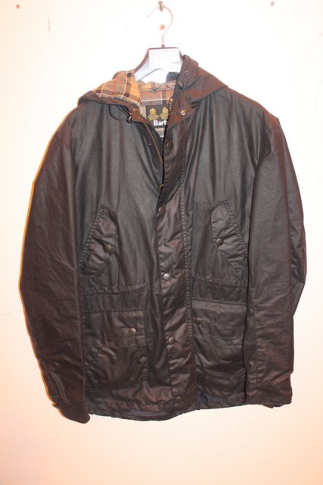 1 x BARBOUR INTERNATIONAL SIZE LARGE NAVY BLUE WAX JACKET RRP £200.  *PLEASE NOTE THAT THE BID PRICE