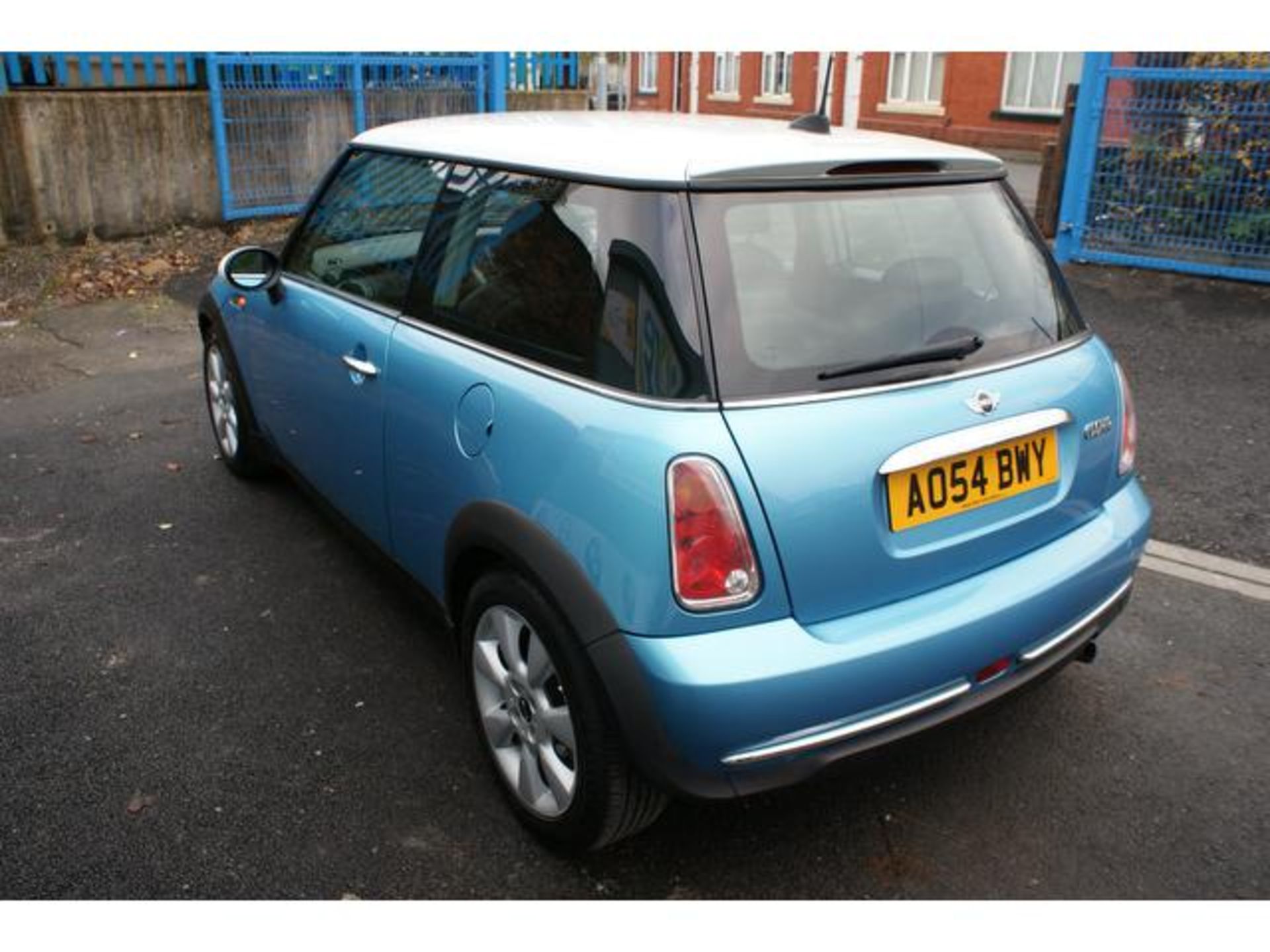 MINI Hatch Cooper 1.6 Cooper 3dr A STUNNING EXAMPLE!!! - Image 6 of 8