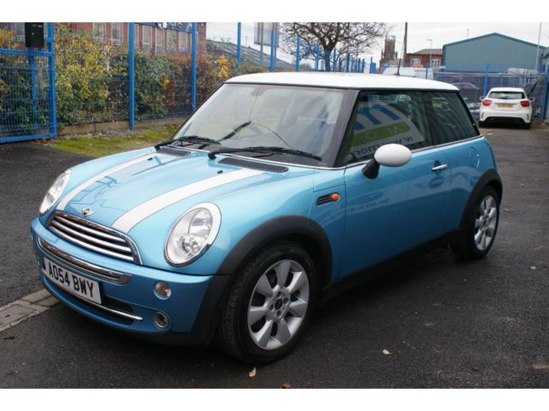 MINI Hatch Cooper 1.6 Cooper 3dr A STUNNING EXAMPLE!!! - Image 5 of 8