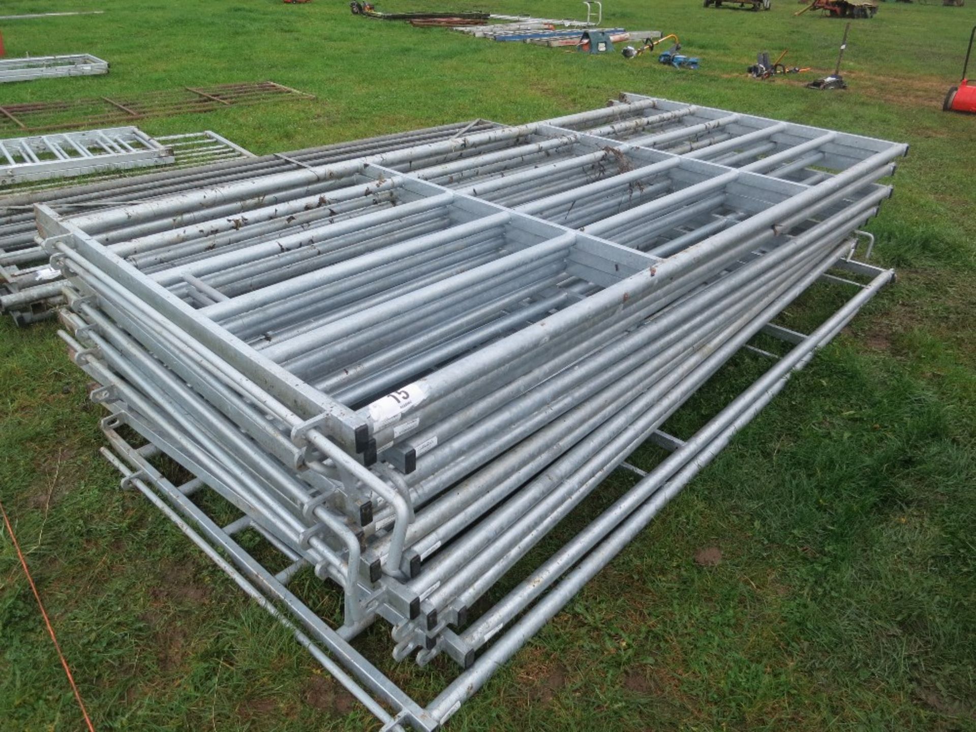 15 cattle hurdles with bars, nearly new