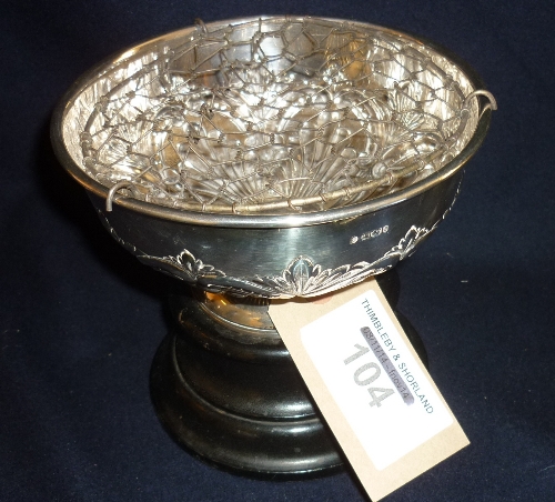 Silver rose bowl, repoussé on base, Sheffield 1901, 7oz