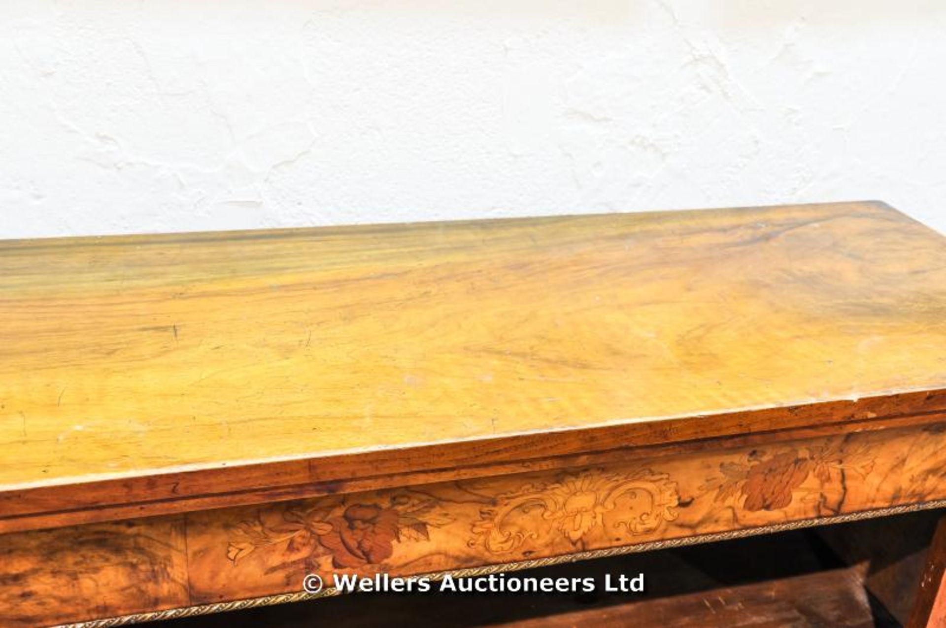 C1800 walnut bookcase with three shelves, inlay and metal detail - Image 5 of 6