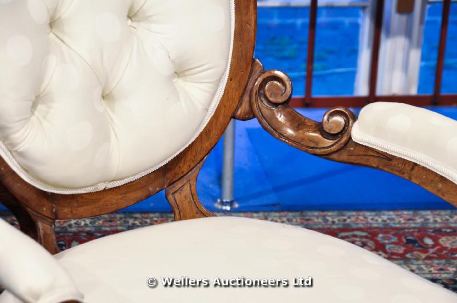 A Victorian button back salon chair with carved legs and frame on original castors - Image 4 of 7