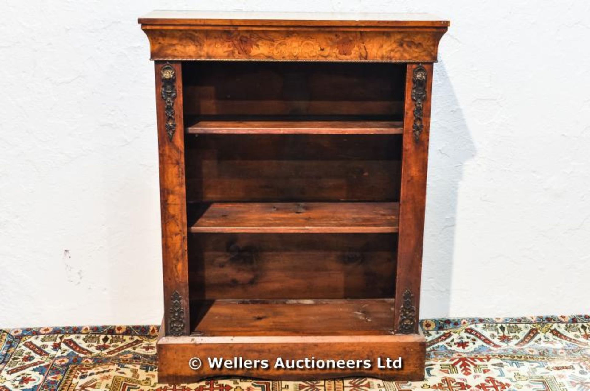 C1800 walnut bookcase with three shelves, inlay and metal detail