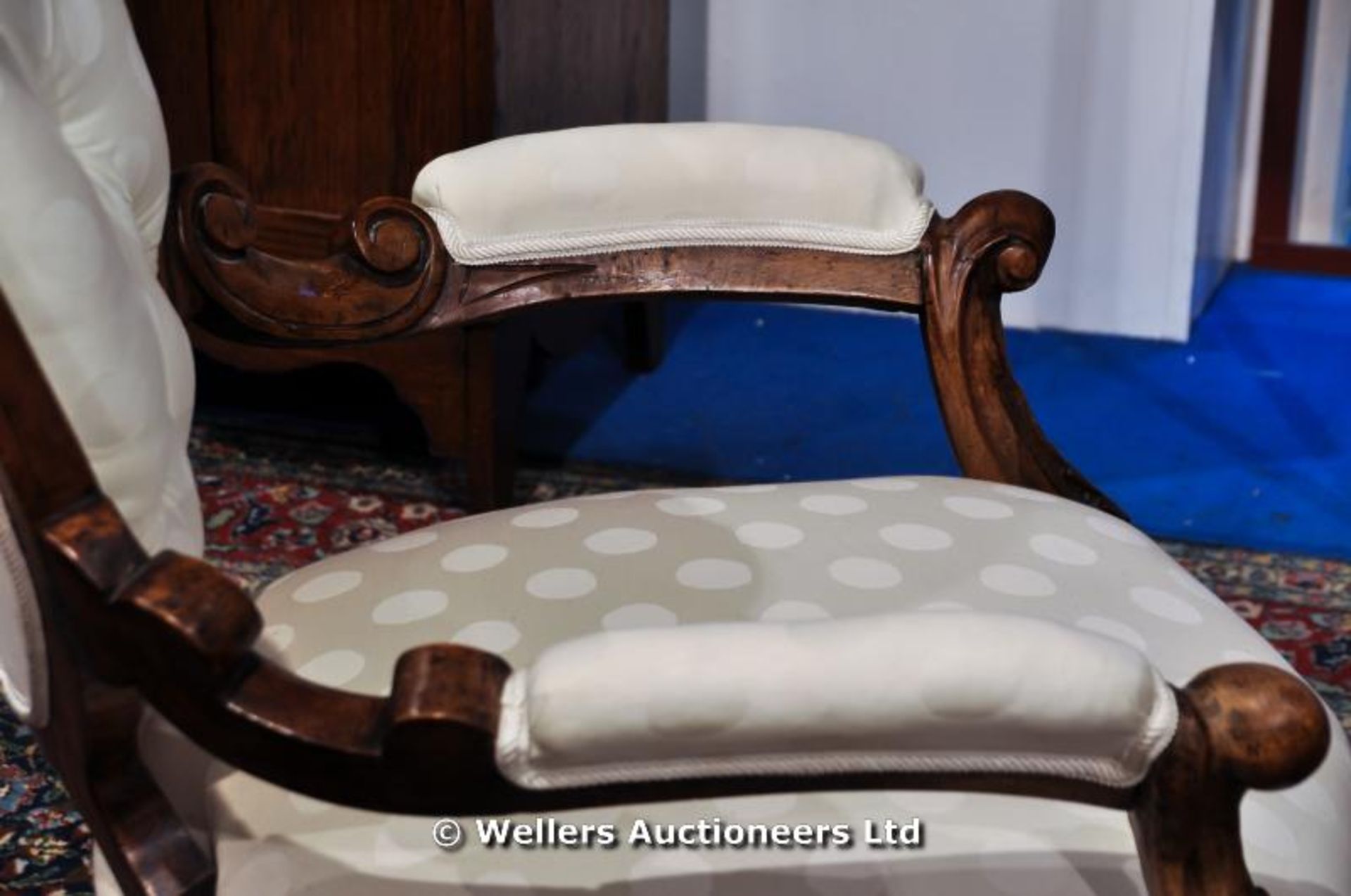 A Victorian button back salon chair with carved legs and frame on original castors - Image 7 of 7