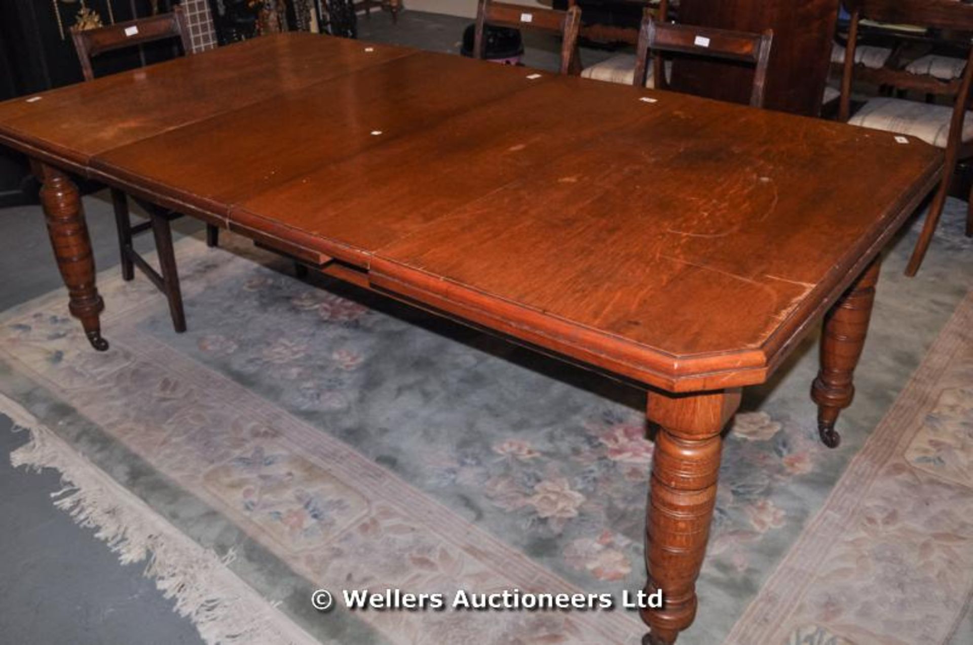 An oak Victorian wind-out dining table with two extra leaves, canted corners - Image 2 of 5