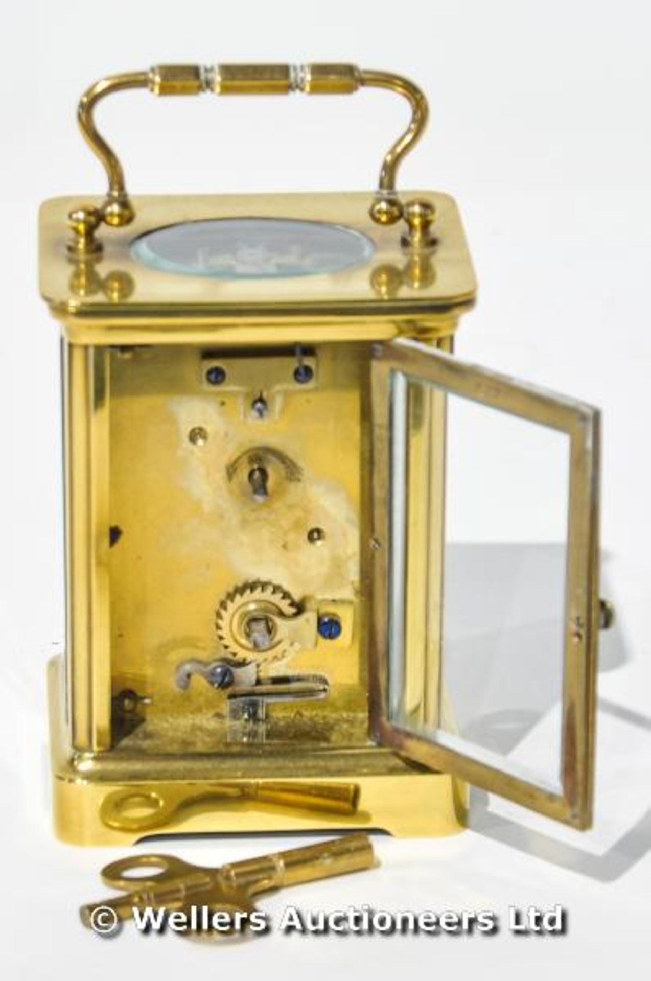 A French brass carriage clock with key - Image 3 of 5