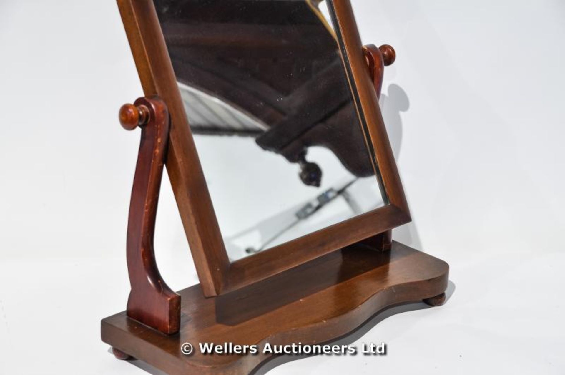 A mahogany toilet swing mirror, C1900 - Image 2 of 2