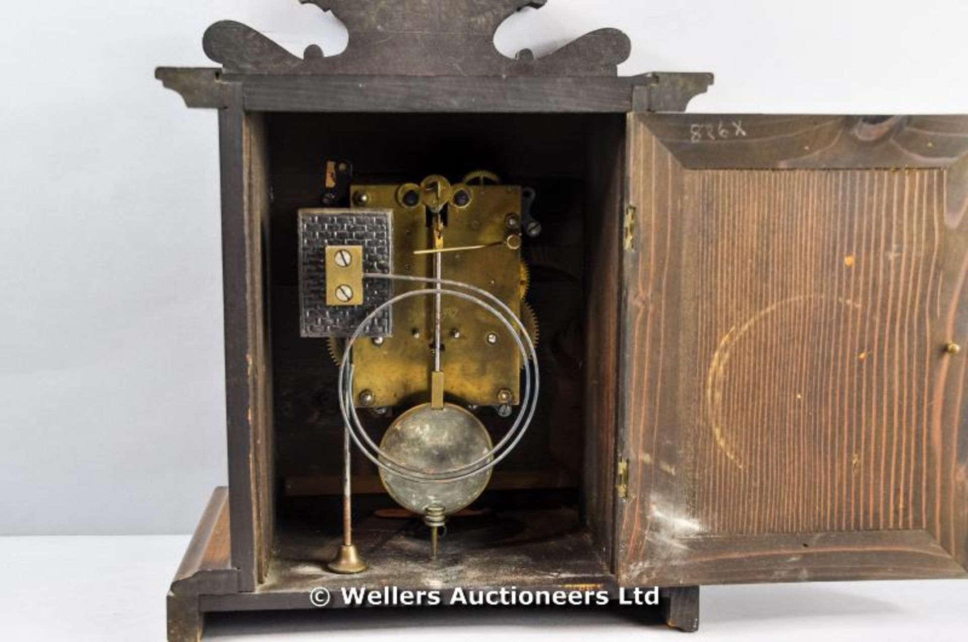 A walnut cased mantel clock, C1900 - Image 6 of 6