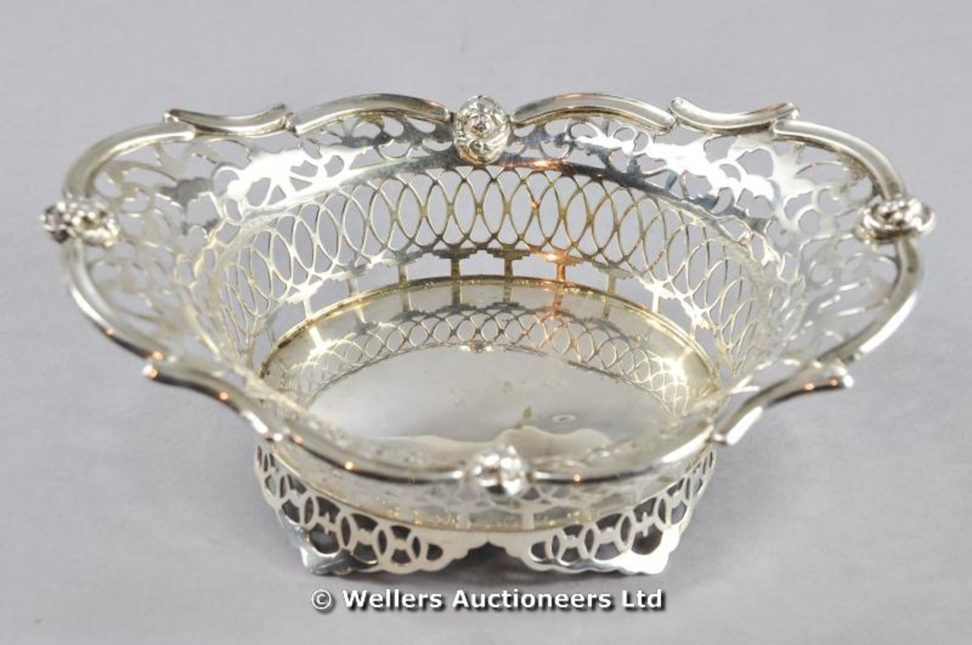 *A Goldsmith and Silversmith silver pierced basket bon bon dish, London 1901, 121 gms (Lot subject