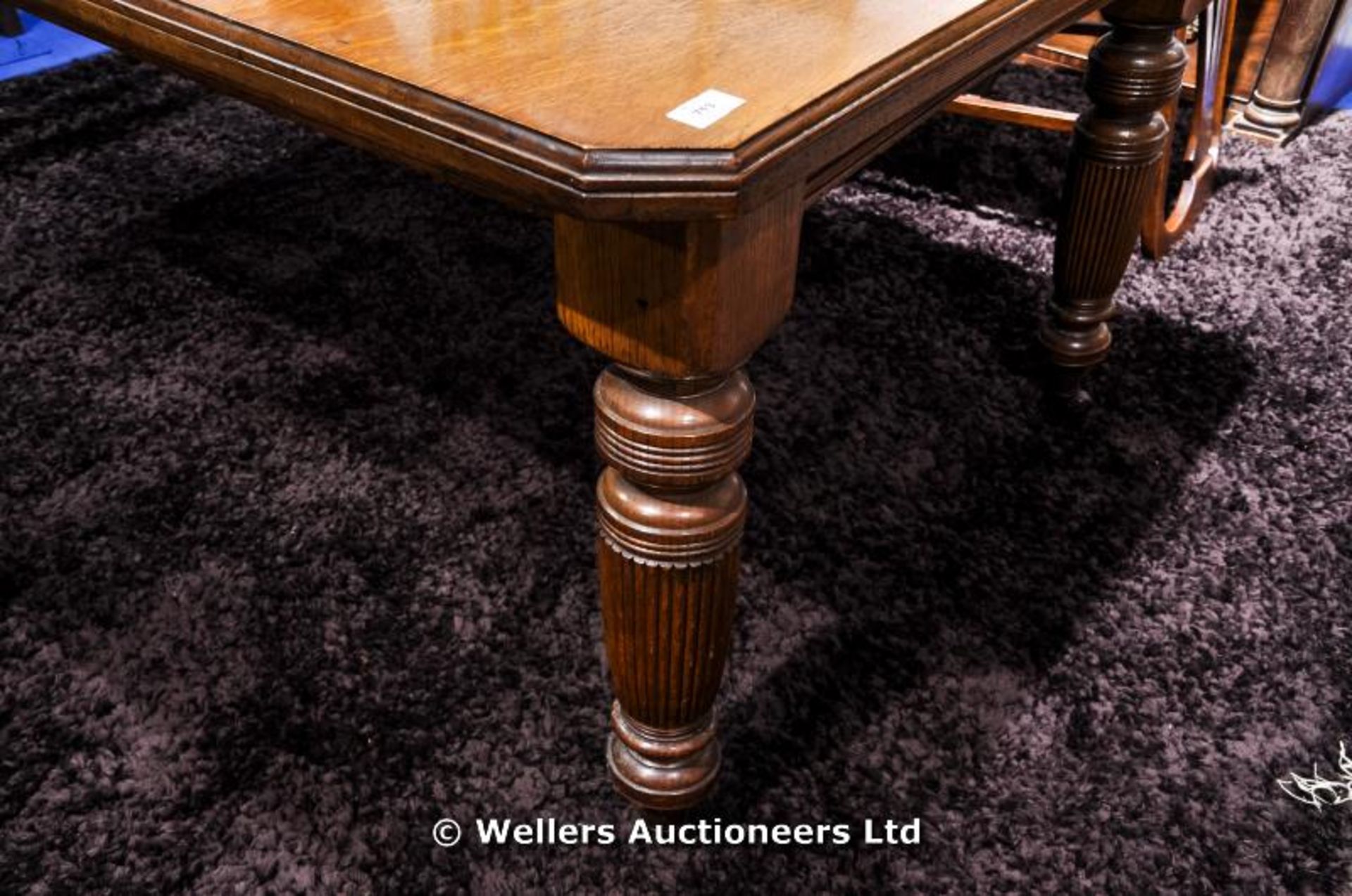 A Victorian wind out oak dining table with reeded column legs, two extra leaves and winder, 179 x - Image 2 of 4