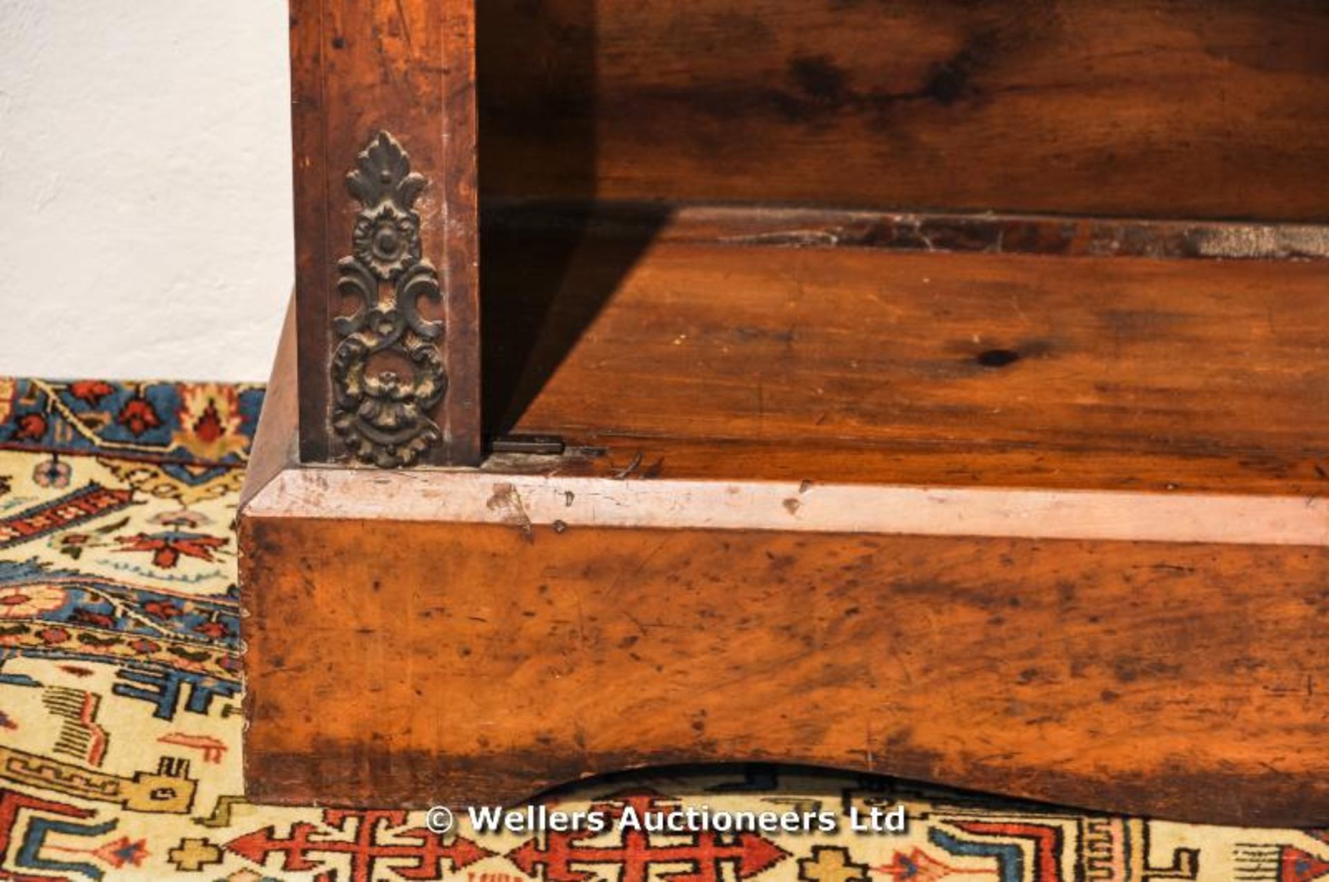C1800 walnut bookcase with three shelves, inlay and metal detail - Image 3 of 6