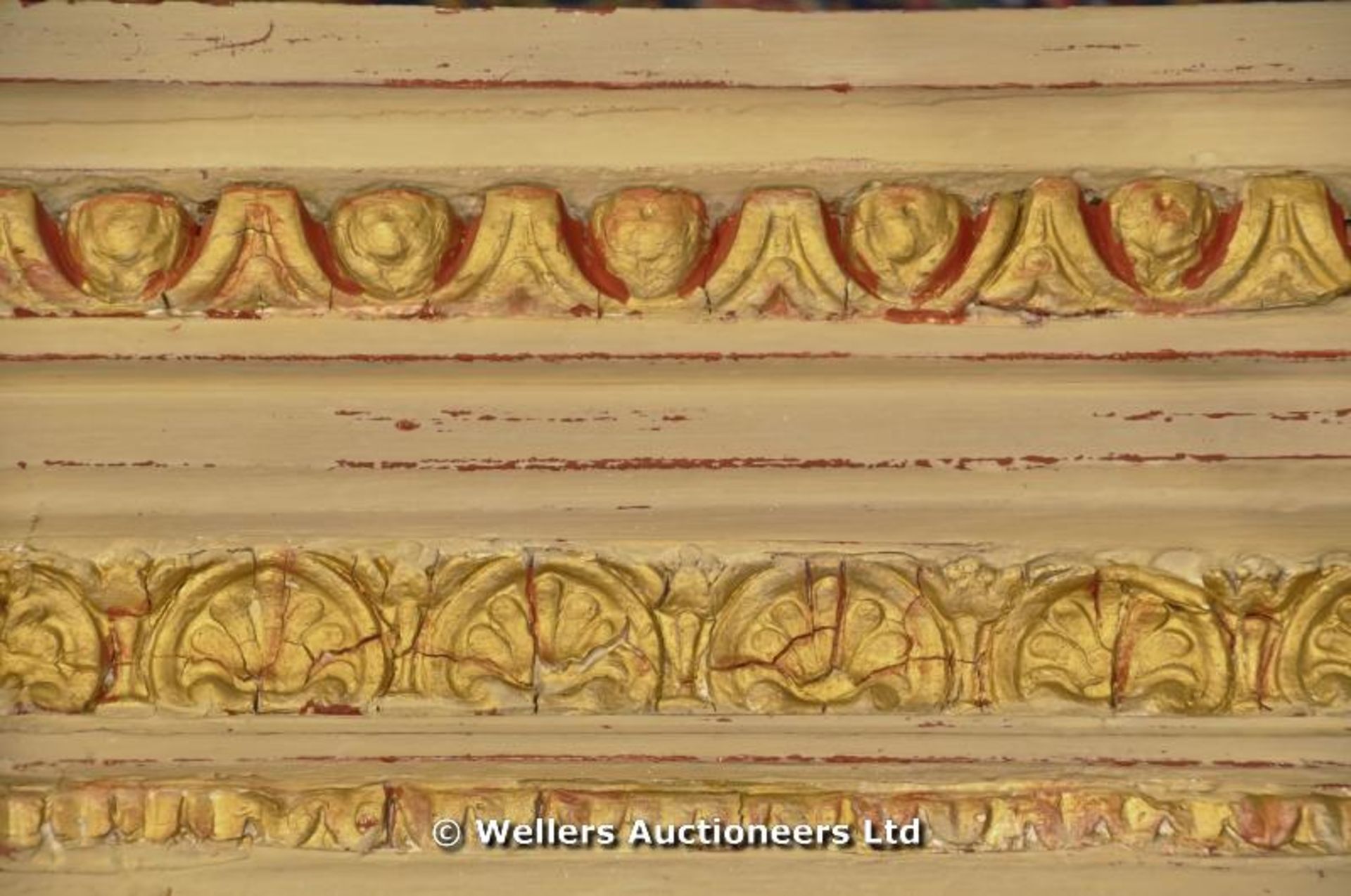 An ornate gilded over door / window pelmet, ornate swag detail to centre (of wood construction), 182 - Image 3 of 3