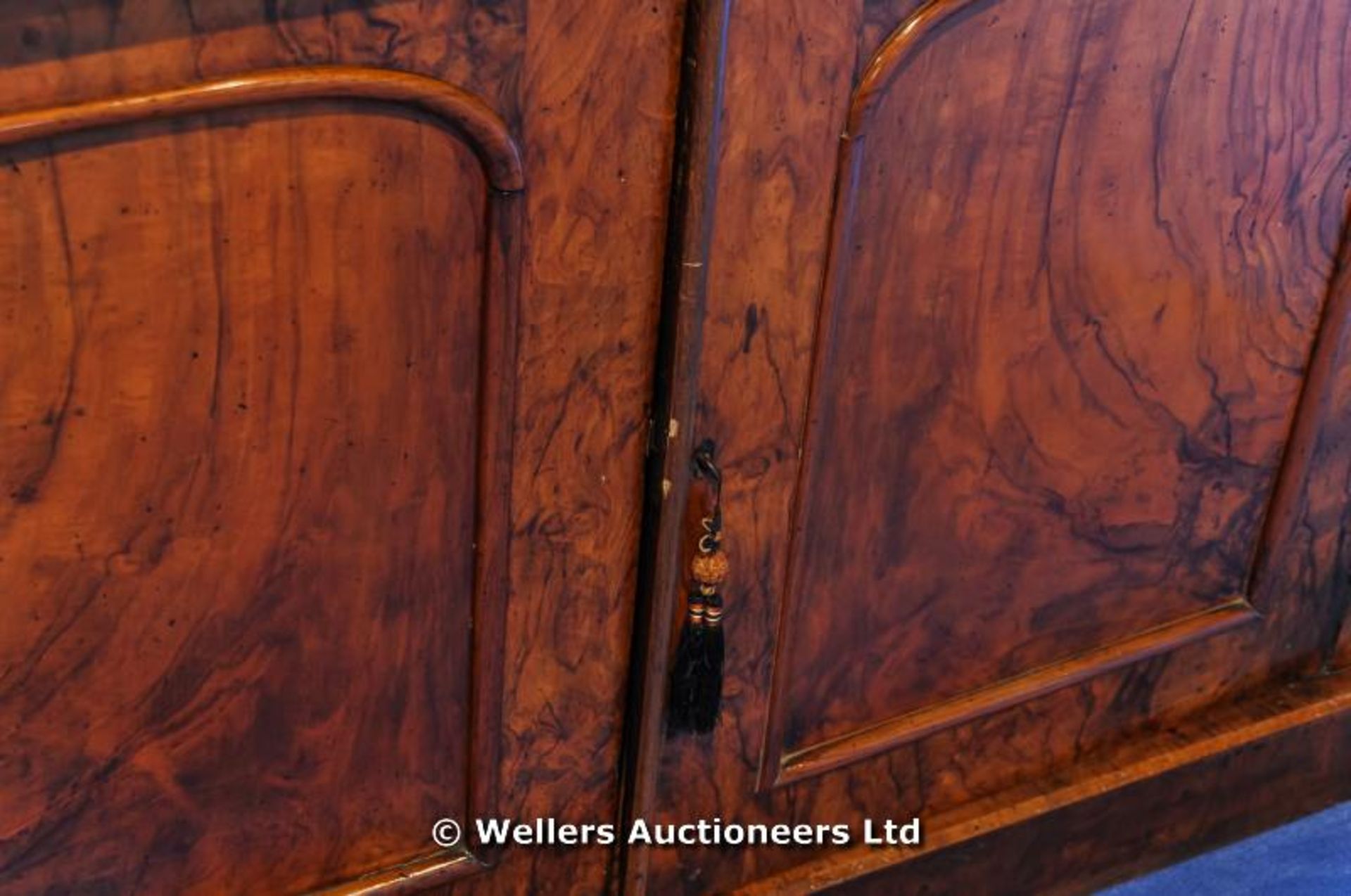 A walnut chiffonier with two frieze drawers over two cupboard doors - Image 4 of 5