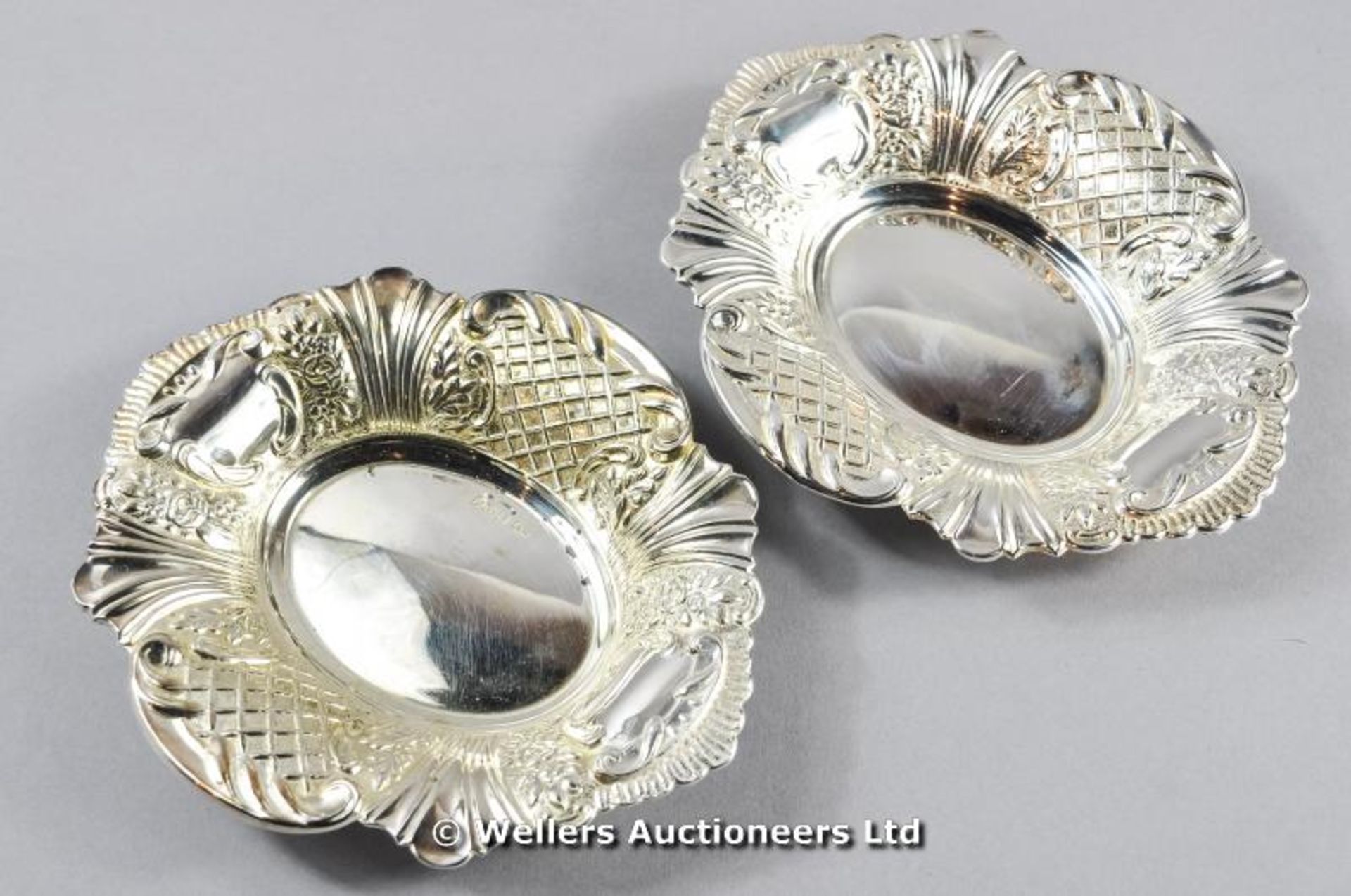 *Two Viners matching silver bon bon dishes, both in their original Viners boxes (as new), - Image 2 of 5