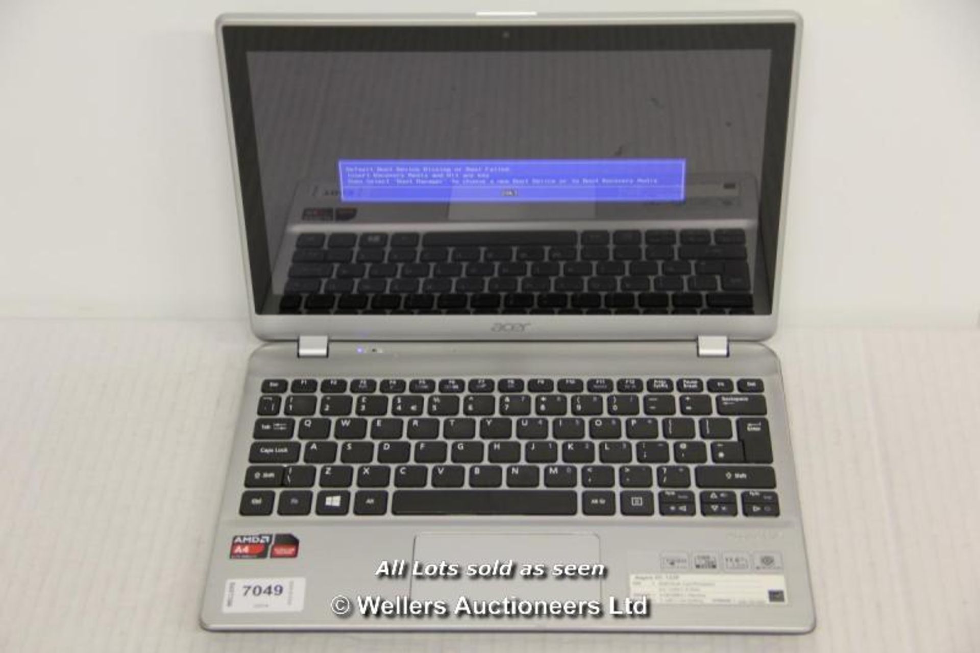 *"ACER ASPIRE V5-122P 11.6" TOUCH SCREEN LAPTOP / AMD A4-1250 1.0GHZ / RAM 4GB / WITHOUT HDD /