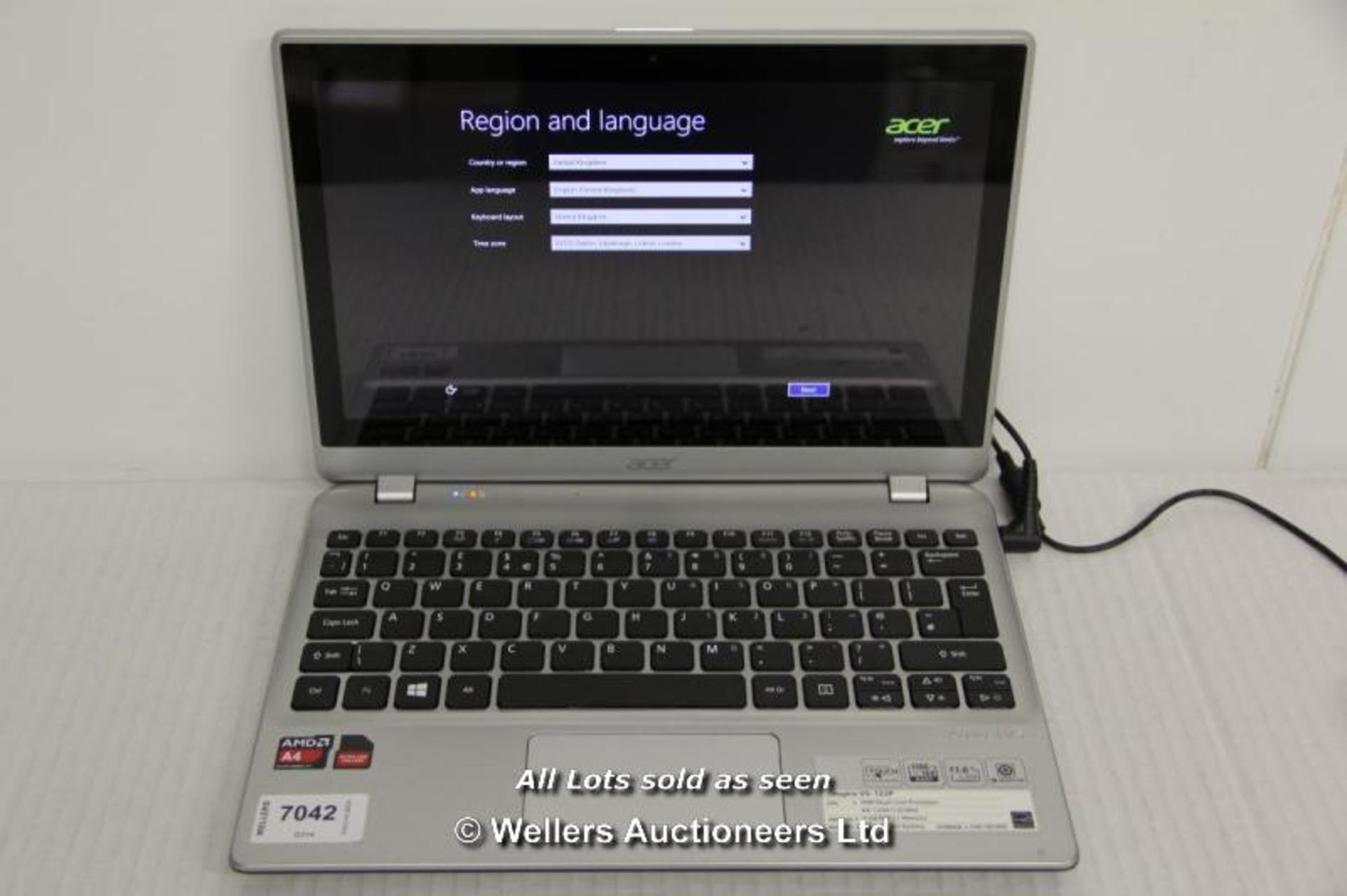 *"ACER ASPIRE V5-122P 11.6" TOUCH SCREEN LAPTOP / AMD A4-1250 1.0GHZ / RAM 4GB / 500GB HDD / WINDOWS