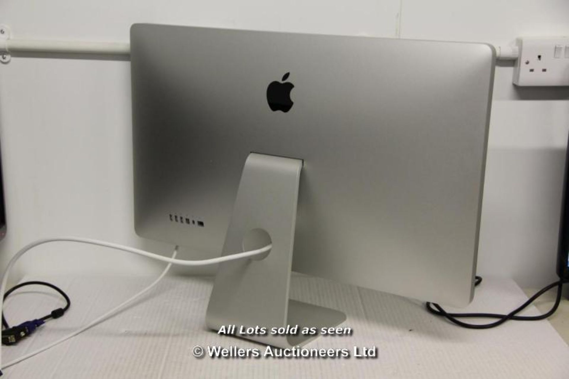 *"APPLE MC914B/B 27" THUNDERBOLT DISPLAY / WITHOUT POWER / WITHOUT MAINS CABLE / SUPPLIED IN UN- - Image 2 of 2