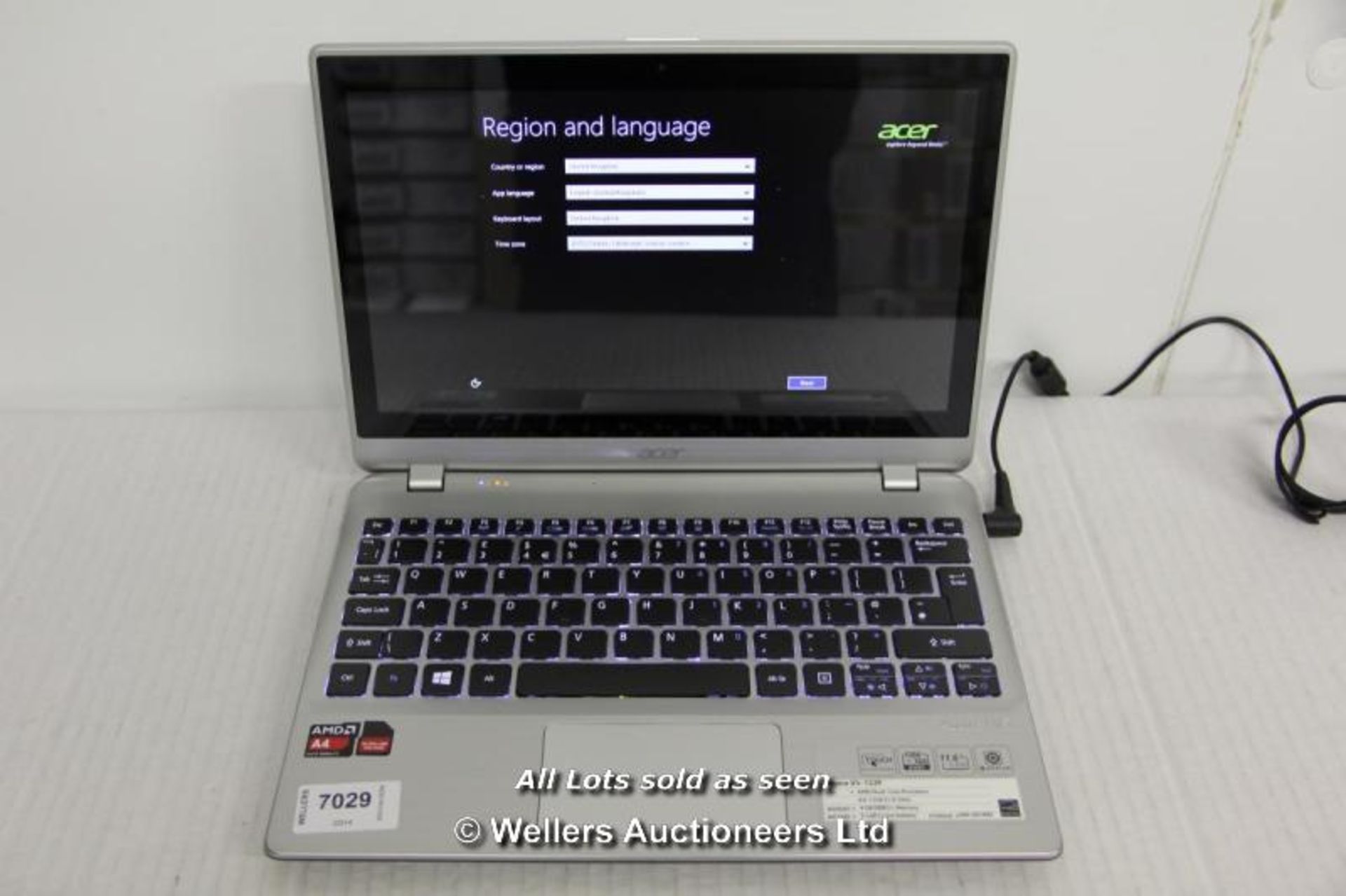 *"ACER ASPIRE V5-122P 11.6" TOUCH SCREEN LAPTOP / AMD A4-1250 1.0GHZ / RAM 4GB / 500GB HDD / WINDOWS