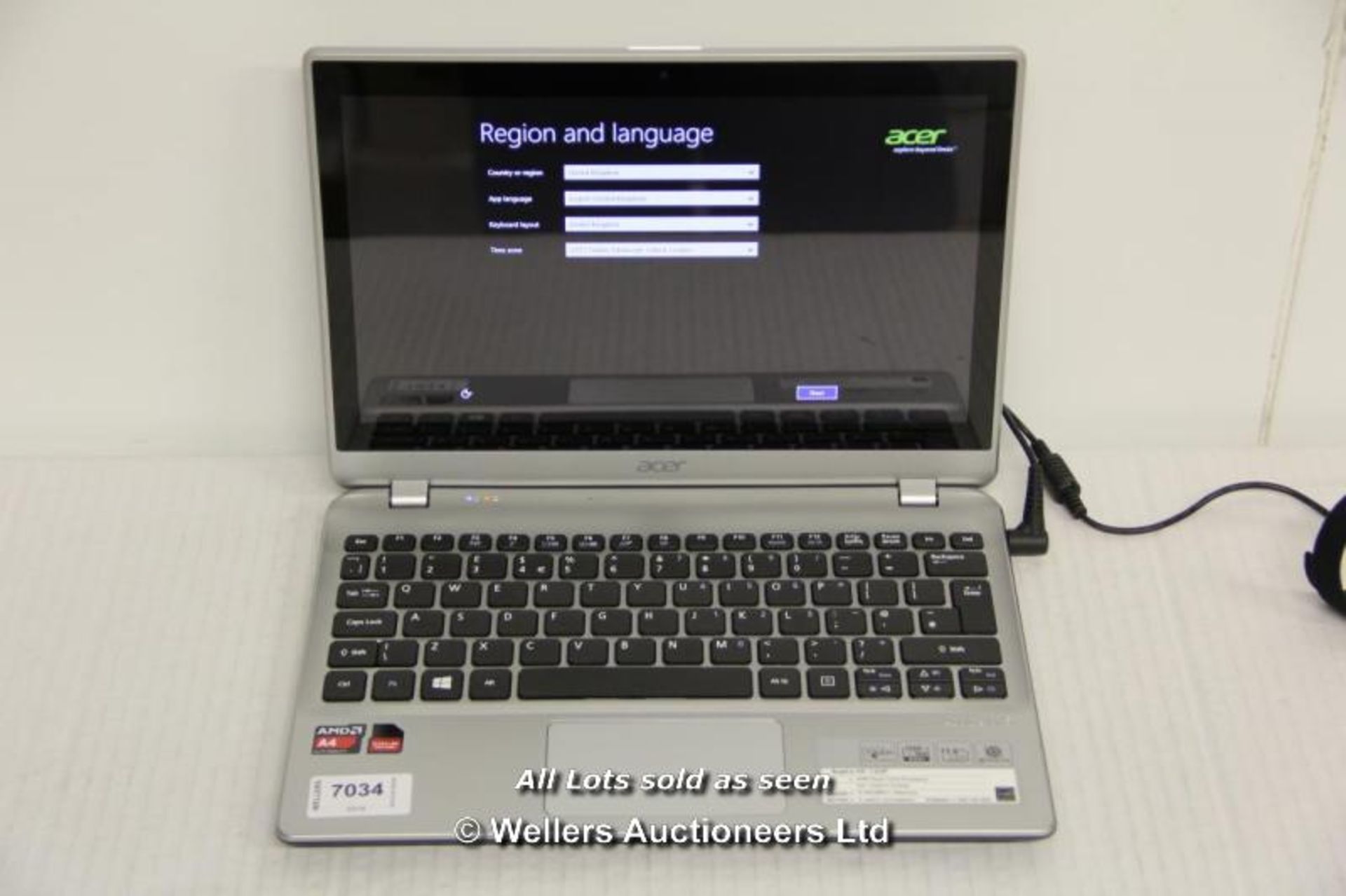 *"ACER ASPIRE V5-122P 11.6" TOUCH SCREEN LAPTOP / AMD A4-1250 1.0GHZ / RAM 4GB / 500GB HDD / WINDOWS