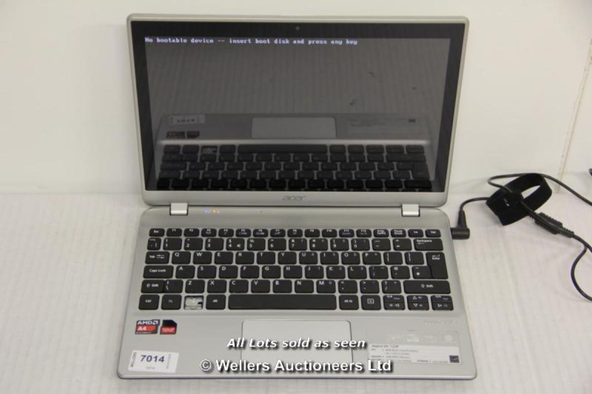 *"ACER ASPIRE V5-122P 11.6" TOUCH SCREEN LAPTOP / AMD A4-1250 1.0GHZ / RAM 4GB / 500GB HDD / WITHOUT