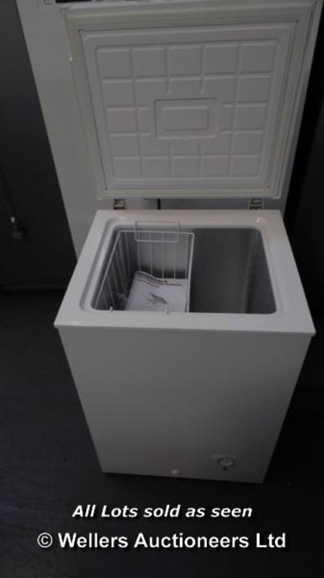 *ESSENTIALS C98CFW14 98L CHEST FREEZER / GRADE: RETAIL RETURN / UNBOXED (DC6) [TA191214-130} (