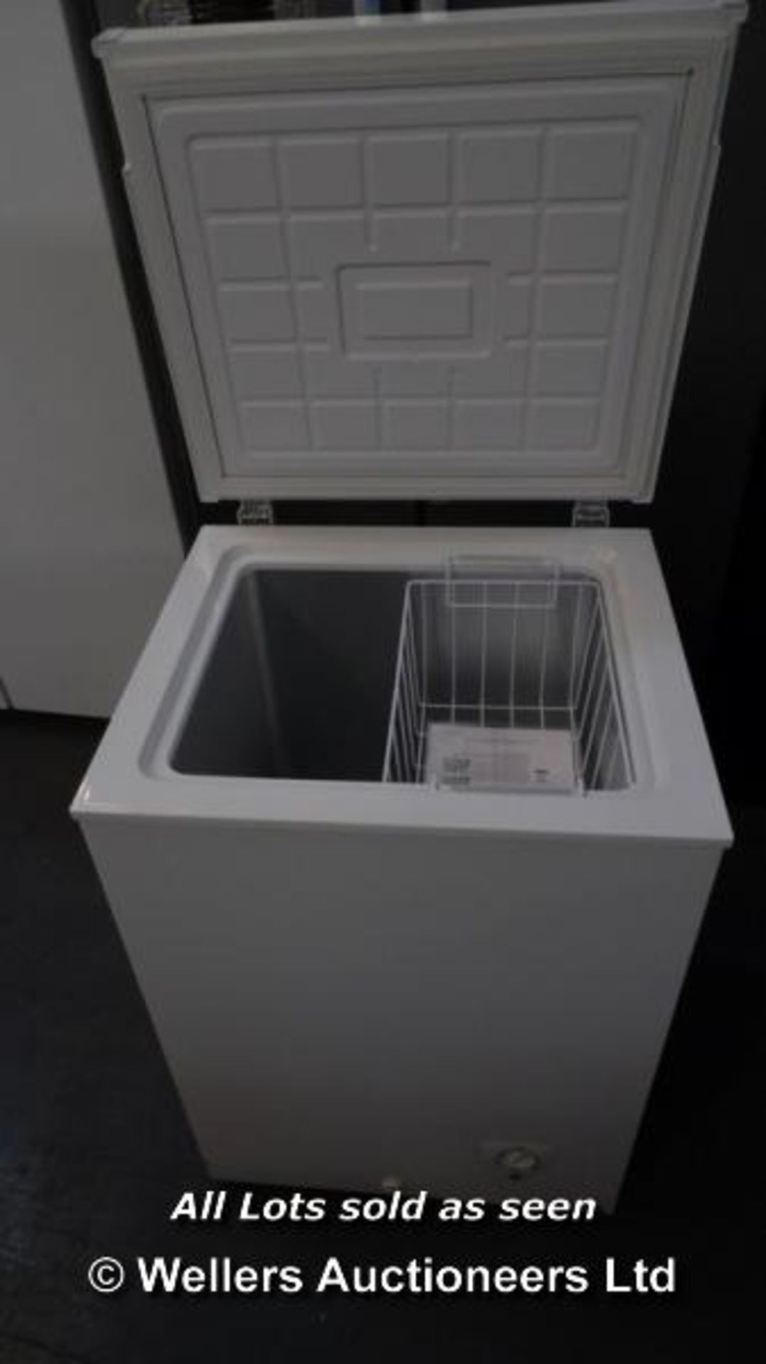 *ESSENTIALS C98CFW14 98L CHEST FREEZER / GRADE: RETAIL RETURN / UNBOXED (DC6) [TA191214-132} (