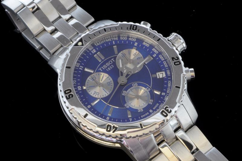 *Gentlemen`s Tissot chronograph wristwatch, blue dial with date aperture on a stainless steel case