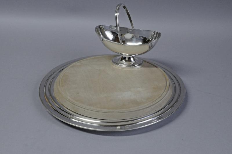 Harrods silver plated dish/bread board with wooden inner, and a silver bon bon dish (2)