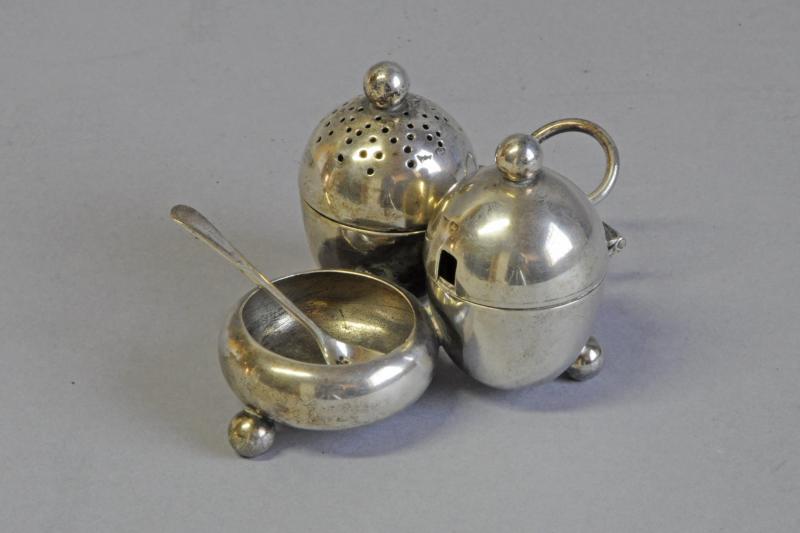 Silver trefoil egg shaped cruet, by H Wilkinson, hallmarked Sheffield 1875, gross weight