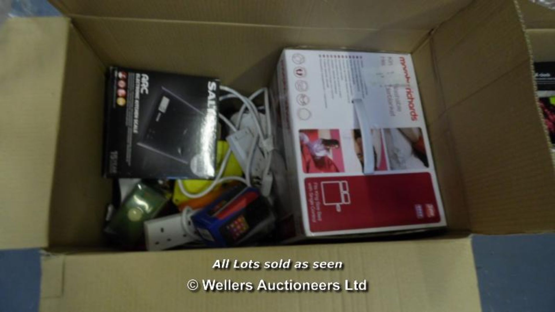 *1X MIXED PALLET OF APPROX 40X  BEYOND ECONOMICAL REPAIR HOUSEHOLD,TOYS AND MIXED ELECTRICAL ITEMS - Image 3 of 4